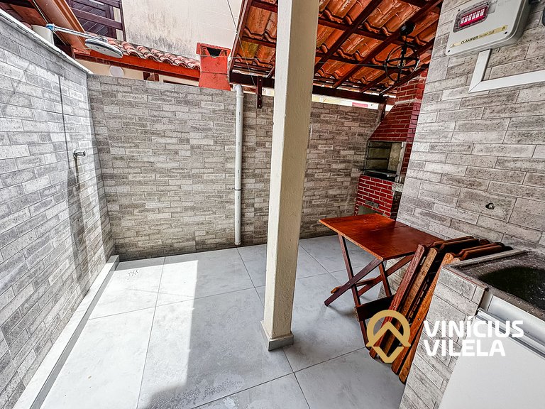 Casa com 3 suítes ambas com ar condicionado e TV, gourmet pr