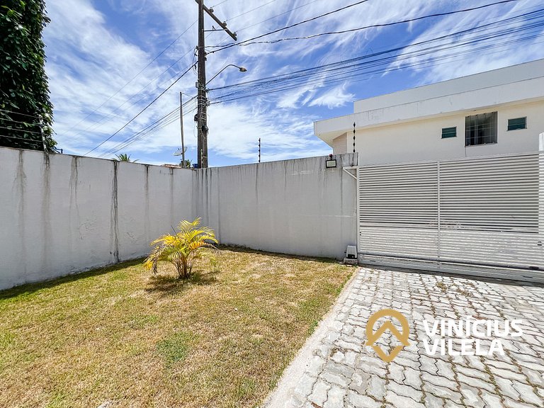 Apê pavimento superior com 2 quartos (ambos com ar), interne