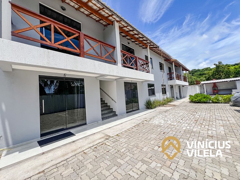 Apê pavimento superior com 2 quartos (ambos com ar), interne