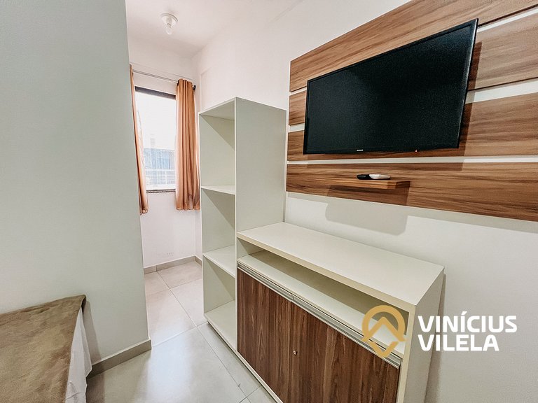 Apê pavimento superior com 2 quartos (ambos com ar), interne