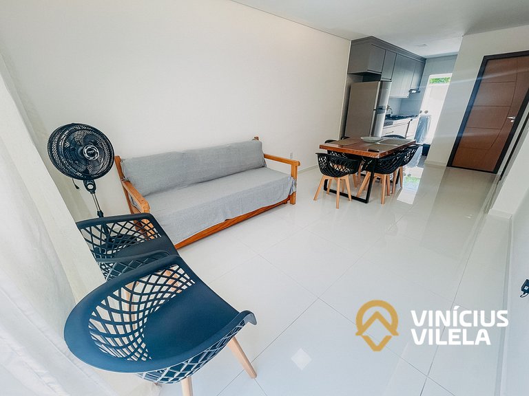 Com 3 suítes e sala climatizada, acomoda até 10 pessoas, chu