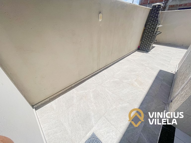 Com 3 suítes e sala climatizada, acomoda até 10 pessoas, chu