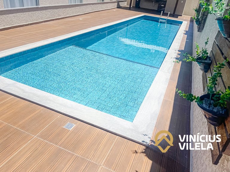 Com 3 suítes e sala climatizada, acomoda até 10 pessoas, chu