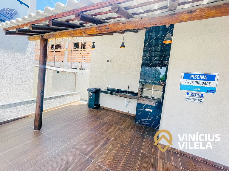 Com 3 suítes e sala climatizada, acomoda até 10 pessoas, chu