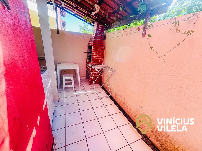 Casa com 3 suítes ambas com ar condicionado e TV, banheiros