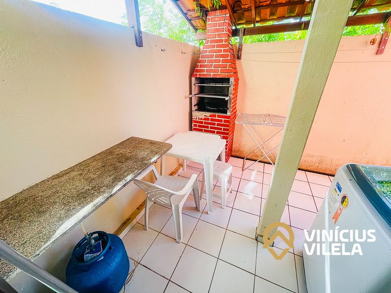 Casa com 3 suítes ambas com ar condicionado e TV, banheiros