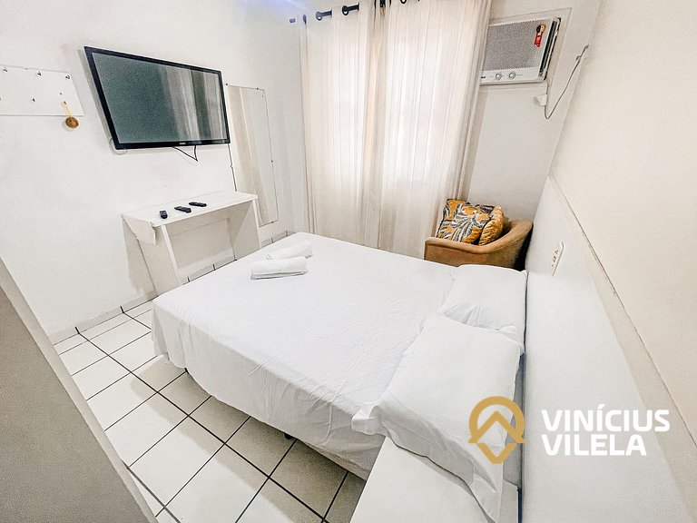Apê superior 2/4 (ambos com ar condicionado), acomodam até 6