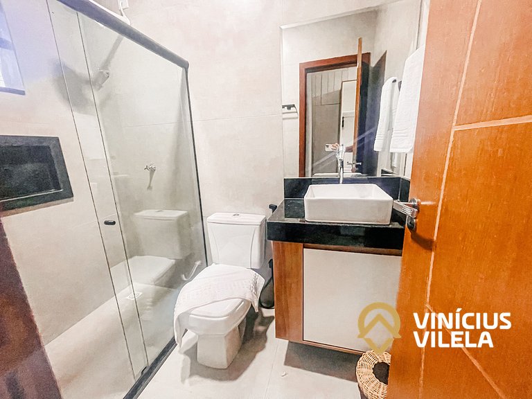 Com 3 suítes, sala climatizada e com cervejeira, acomoda até