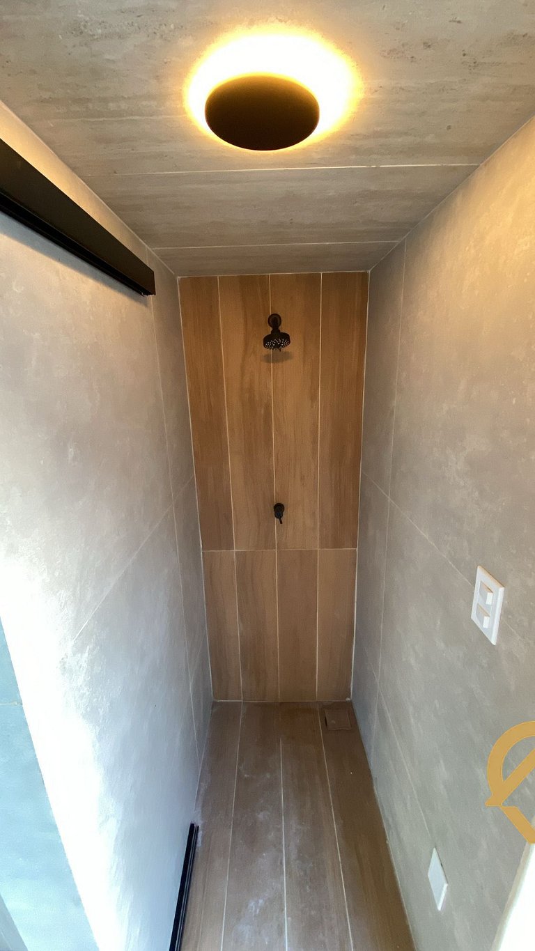 Casa toda reformada com 3 suítes (todas com ar), internet pr
