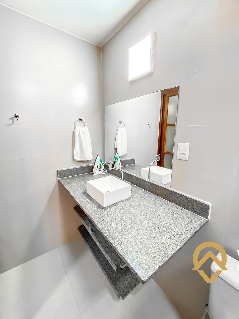 Casa toda reformada com 2 suítes (ambas com ar split) área g