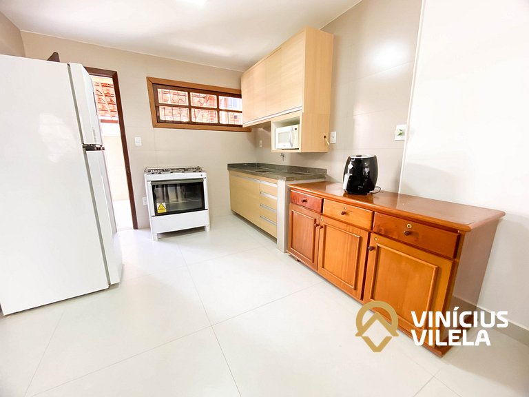 Casa toda reformada com 2 suítes (ambas com ar split) área g