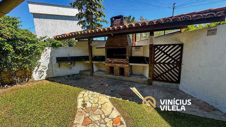 Apê pavimento superior com 3 quartos (2 com ar condicionado