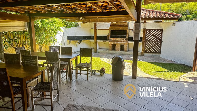 Apê pavimento superior com 3 quartos (2 com ar condicionado