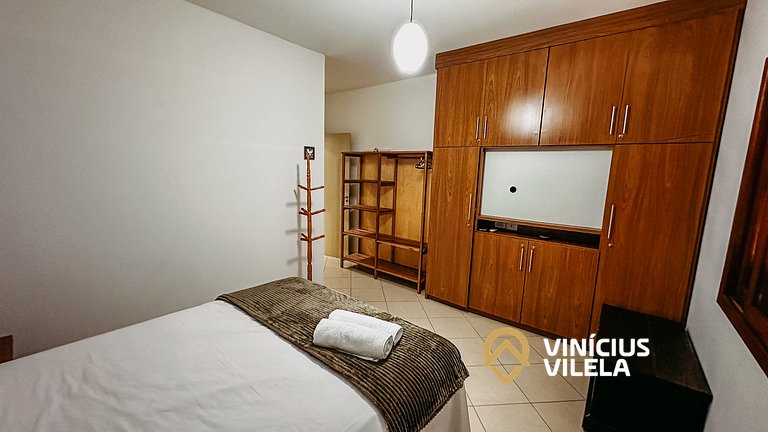 Apto Térreo 2 quartos sendo 1 suite (ambos com ar)