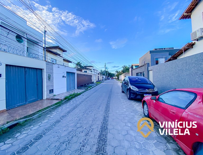 Casa individual com 2 suítes ambas com ar condicionado, sala