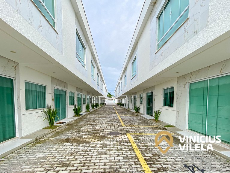 Casa com 4 quartos, cond. com piscina, e gourmet