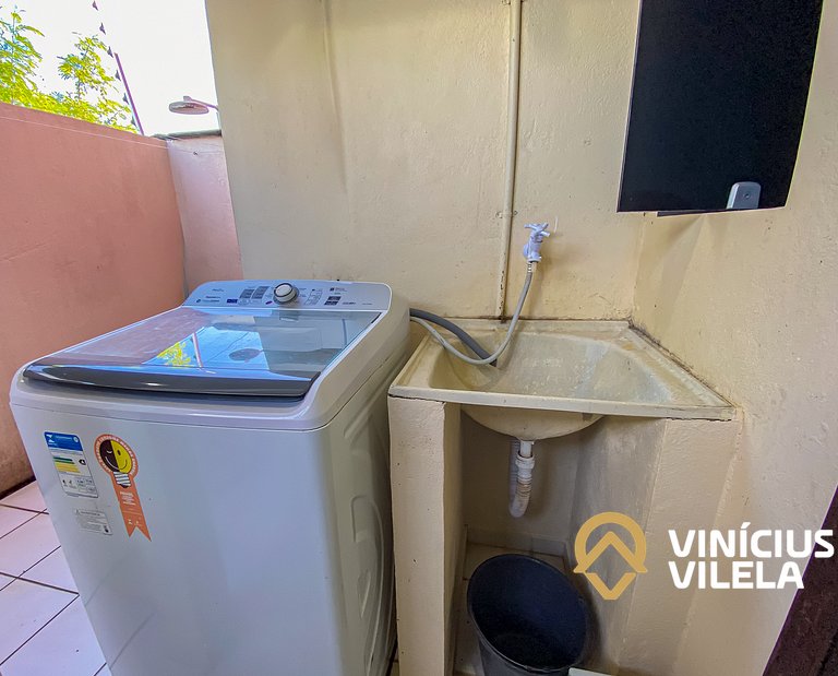 Casa com 3 suítes ambas com ar condicionado e TV, banheiros