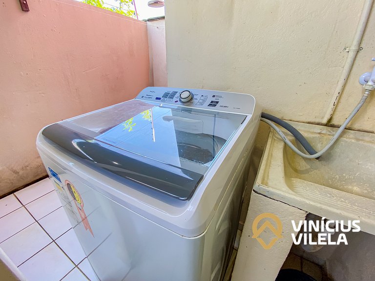 Casa com 3 suítes ambas com ar condicionado e TV, banheiros