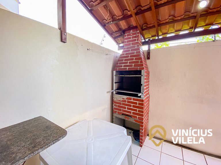 Casa com 3 suítes ambas com ar condicionado e TV, banheiros