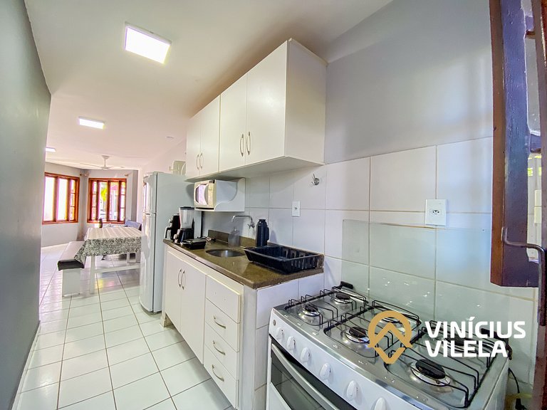 Casa com 3 suítes ambas com ar condicionado e TV, banheiros