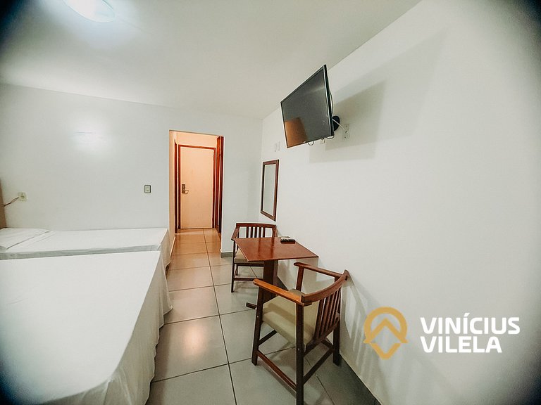 Suiíte com ar condicionado, frigobar e mesa para trabalho ac
