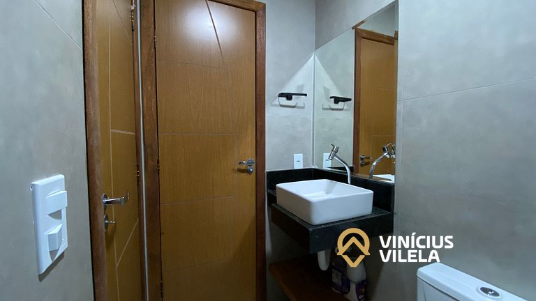 Com 3 suítes, churrasqueira privativa.