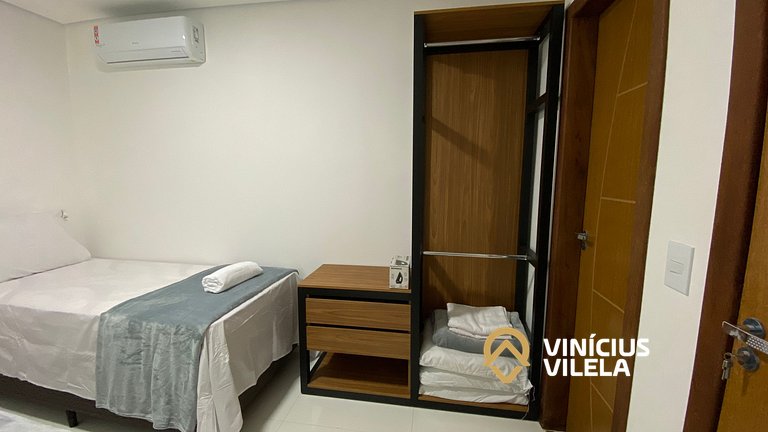 Com 3 suítes, churrasqueira privativa.