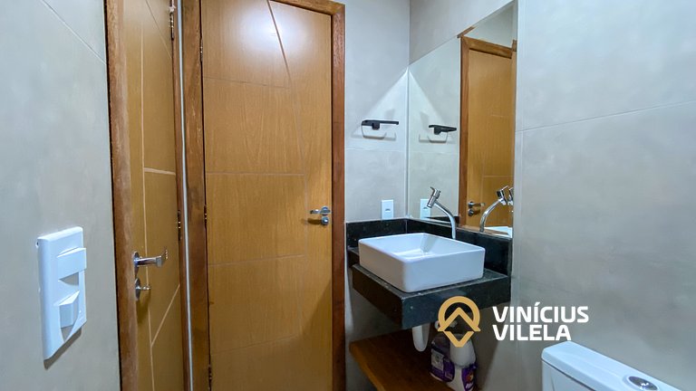 Com 3 suítes, churrasqueira privativa.
