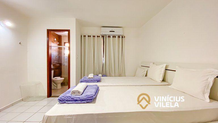 Casa com 3 suítes ambas com ar condicionado e TV, banheiros