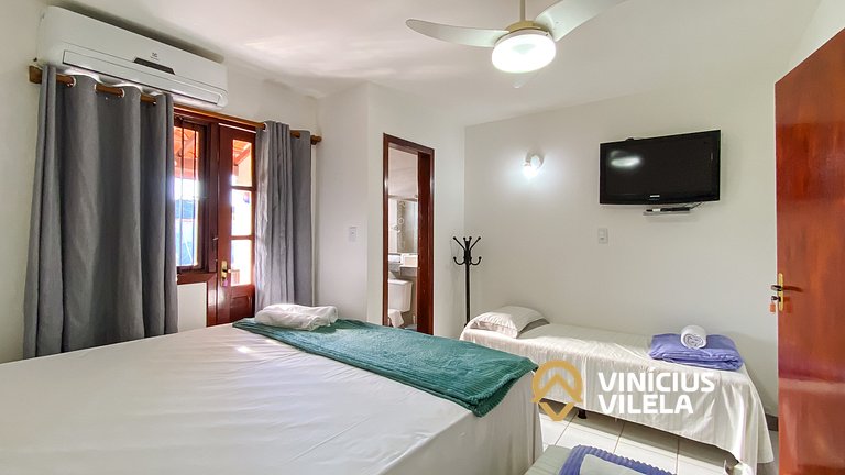 Casa com 3 suítes ambas com ar condicionado e TV, banheiros
