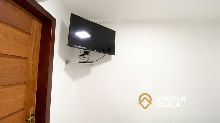 Casa com 3 suítes ambas com ar condicionado e TV, banheiros