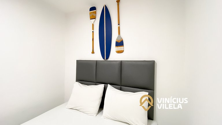 Casa com 3 suítes ambas com ar condicionado e TV, banheiros