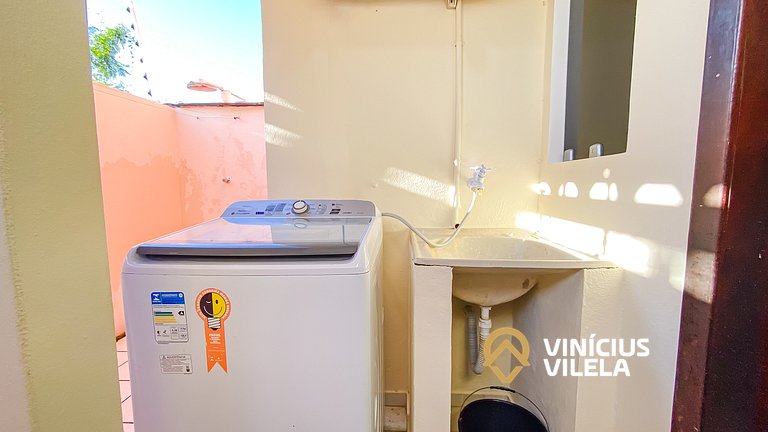 Casa com 3 suítes ambas com ar condicionado e TV, banheiros