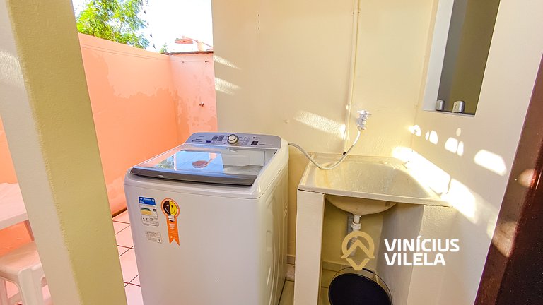 Casa com 3 suítes ambas com ar condicionado e TV, banheiros