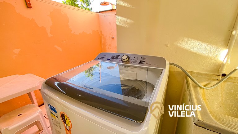 Casa com 3 suítes ambas com ar condicionado e TV, banheiros