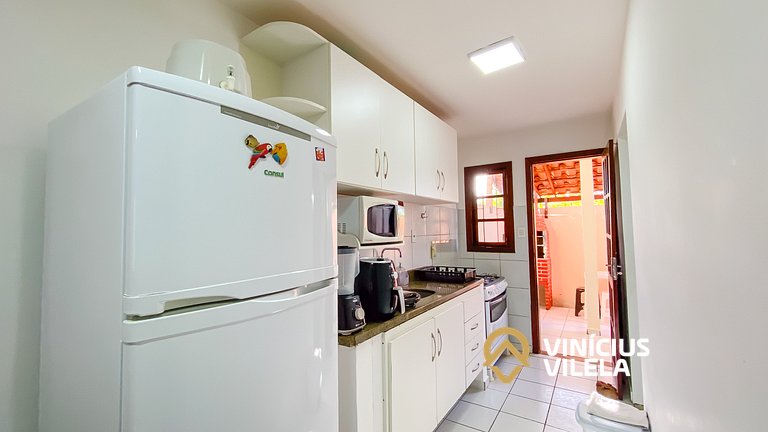 Casa com 3 suítes ambas com ar condicionado e TV, banheiros