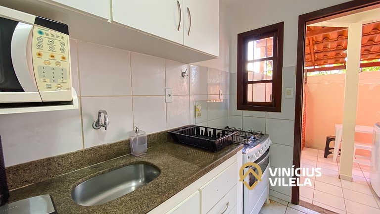 Casa com 3 suítes ambas com ar condicionado e TV, banheiros