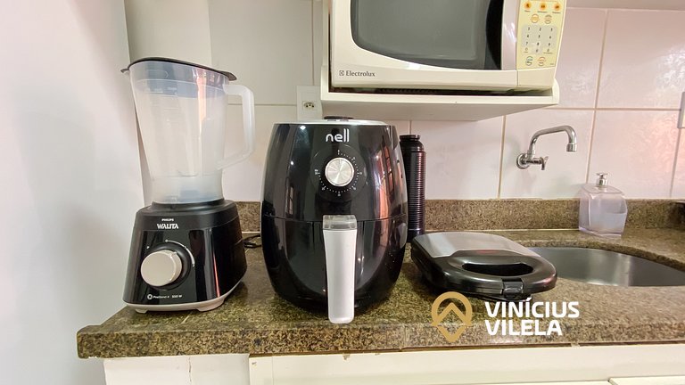 Casa com 3 suítes ambas com ar condicionado e TV, banheiros