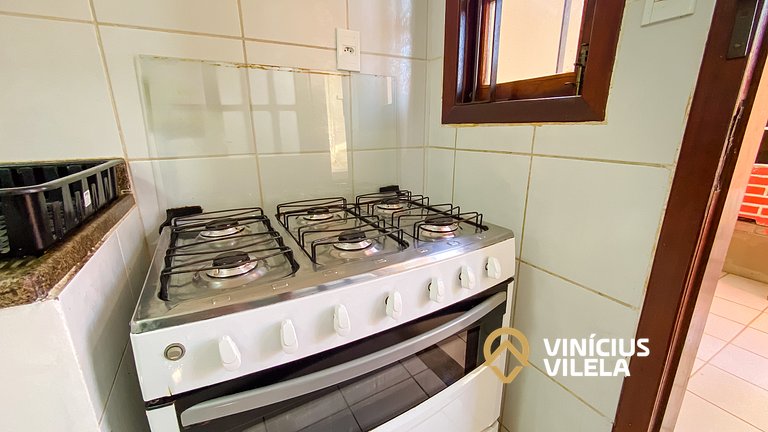 Casa com 3 suítes ambas com ar condicionado e TV, banheiros