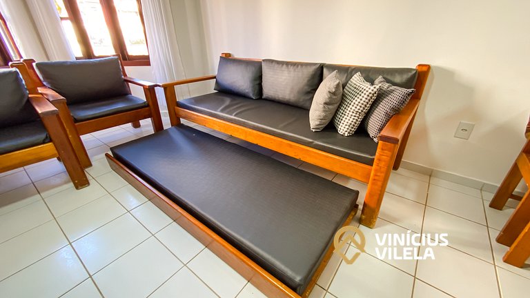 Casa com 3 suítes ambas com ar condicionado e TV, banheiros