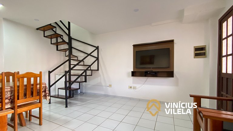 Casa com 3 suítes ambas com ar condicionado e TV, banheiros