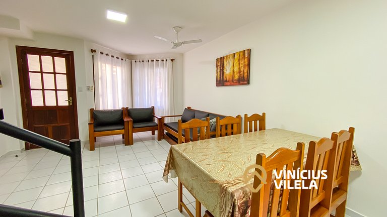Casa com 3 suítes ambas com ar condicionado e TV, banheiros