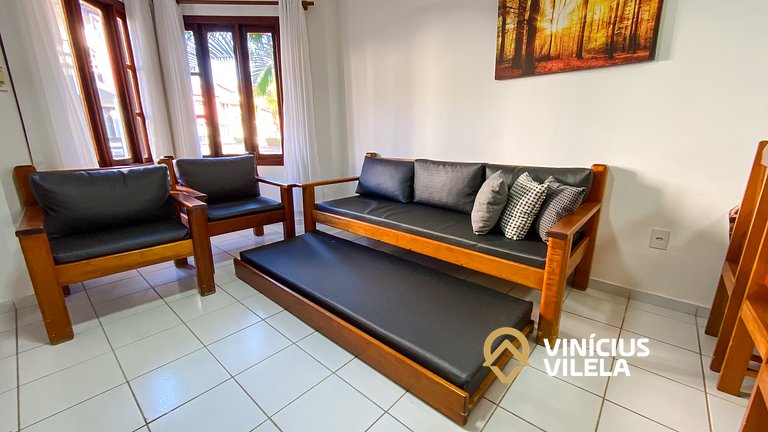 Casa com 3 suítes ambas com ar condicionado e TV, banheiros
