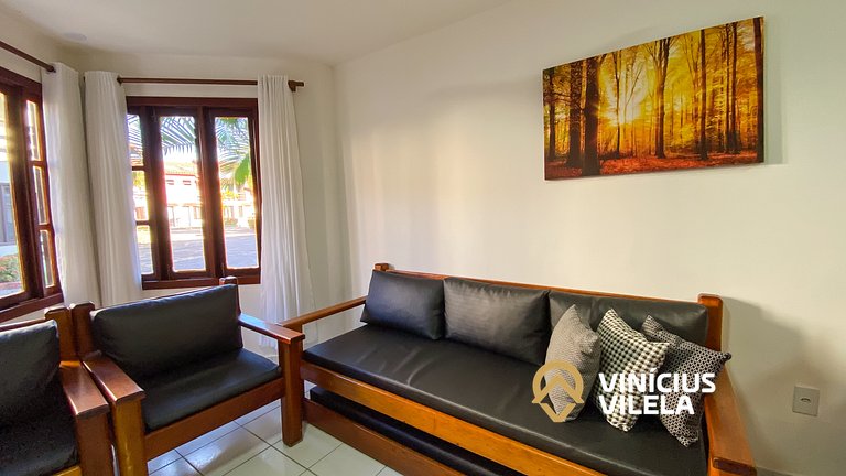 Casa com 3 suítes ambas com ar condicionado e TV, banheiros