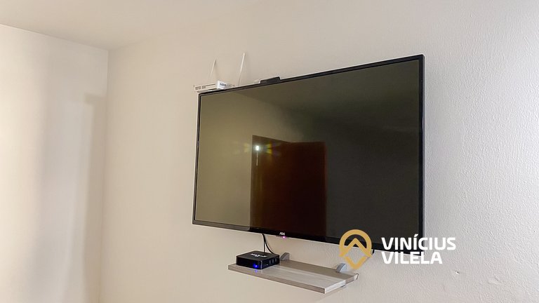 Casa com 3 suítes ambas com ar condicionado e TV, banheiros