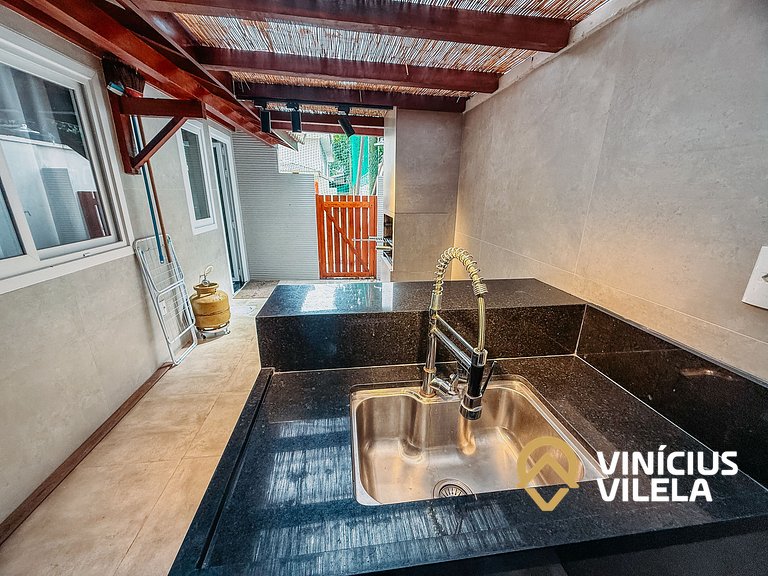 Casa com 3 suítes, sala climatizada, área gourmet privativa,
