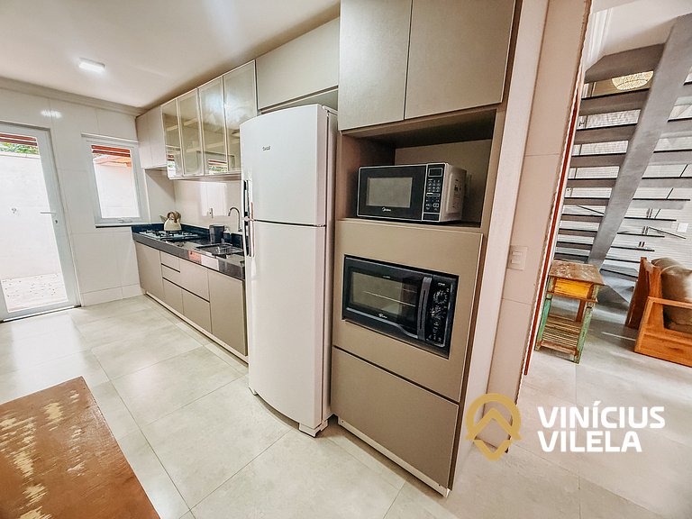 Casa com 3 suítes, sala climatizada, área gourmet privativa,