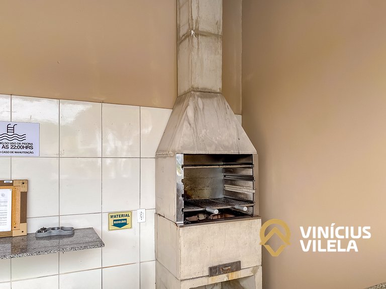 Apto Térreo 2 quartos sendo 1 suite (ambos com ar), acomodam