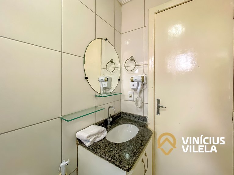 Apto Térreo 2 quartos sendo 1 suite (ambos com ar), acomodam