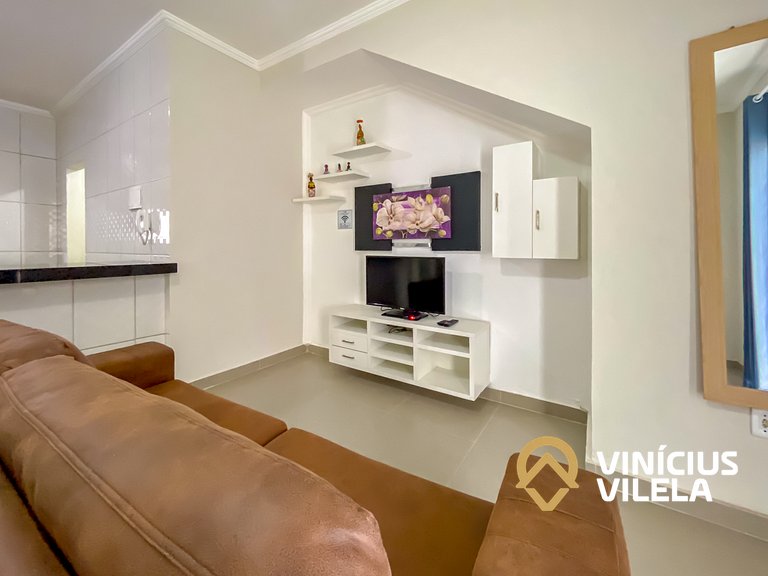 Apto Térreo 2 quartos sendo 1 suite (ambos com ar), acomodam